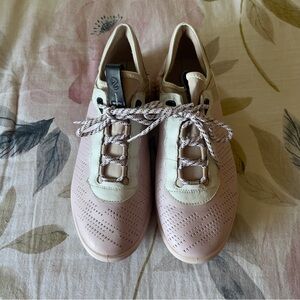 ECCO Womens Pink Athletic Sneakers with Textured Upper and White Midsole Size 8